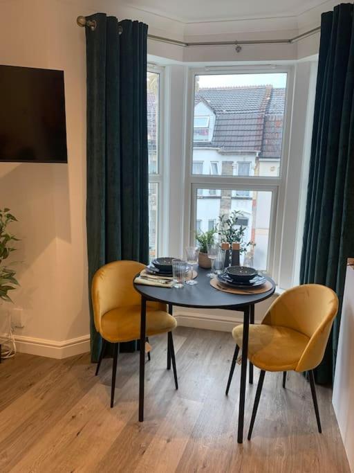 Alto - Lovely 2 Bedroom Serviced Apartment Bristol By Mint Stays Екстер'єр фото